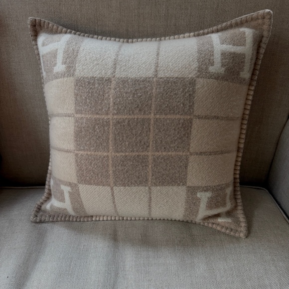 HERMES Wool Cashmere Avalon III Coco Camomille Small Square Pillow - Picture 1 of 11